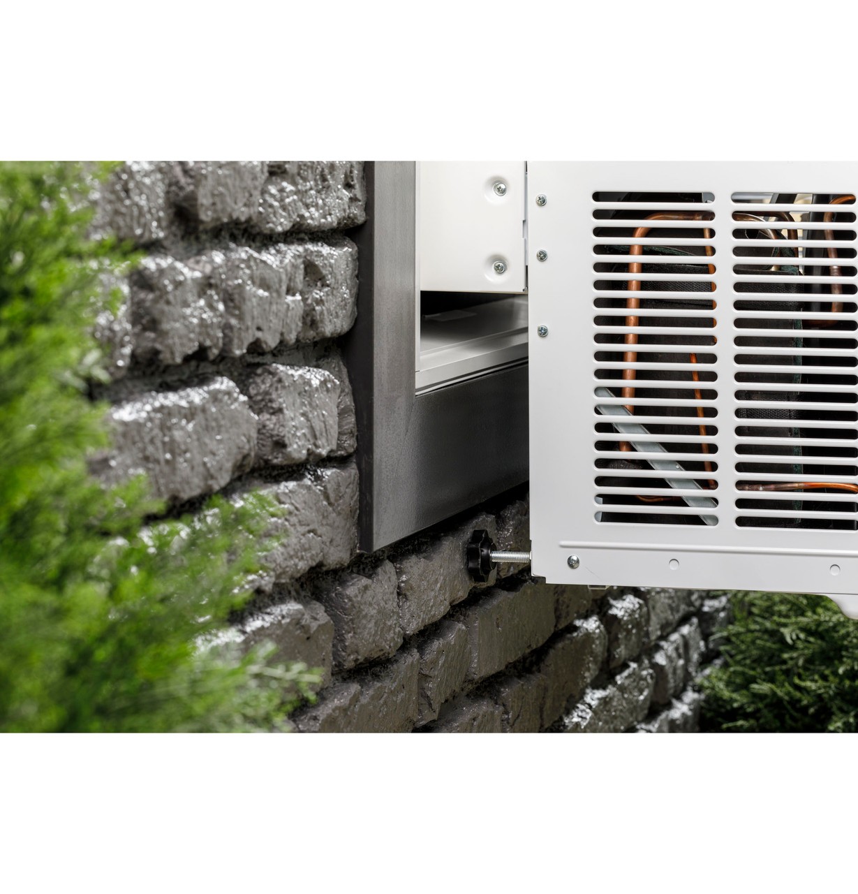 GE ClearView Window AC 6100 BTU Smart Ultra Quiet Cools 250 sq.ft – Refurbished