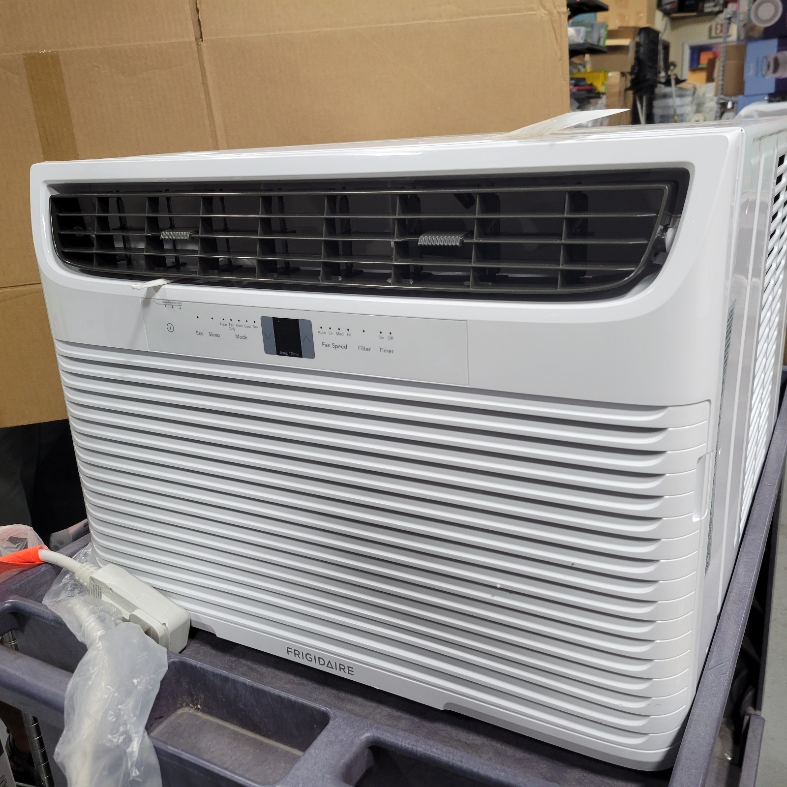 Frigidaire 23000 BTU Cool & 16000BTU Heat 230V Window Air Conditioner FHWE232WB2