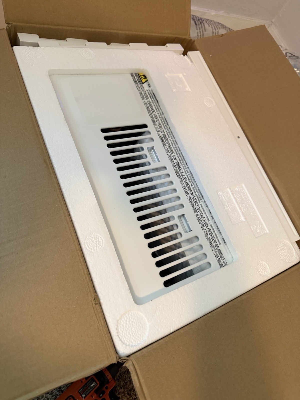 LG 5000 BTU 150 Sq. Ft. 148 CFM 2 Speed Window Air Conditioner