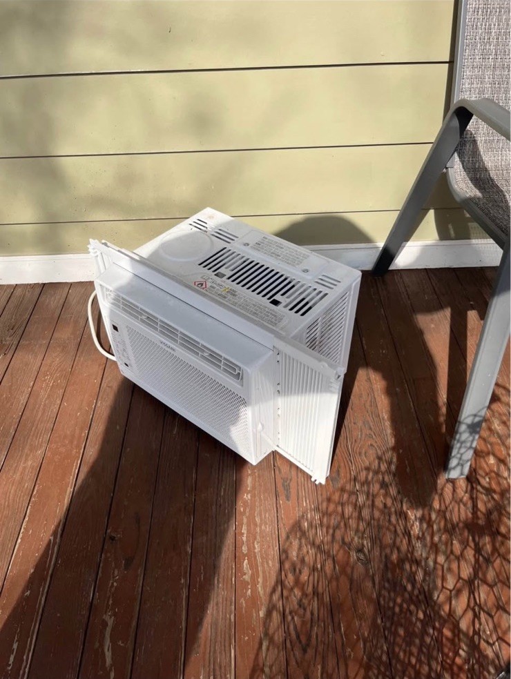 Vissani 6000 BTU Window Air Conditioner White Digital Display MACA06R1