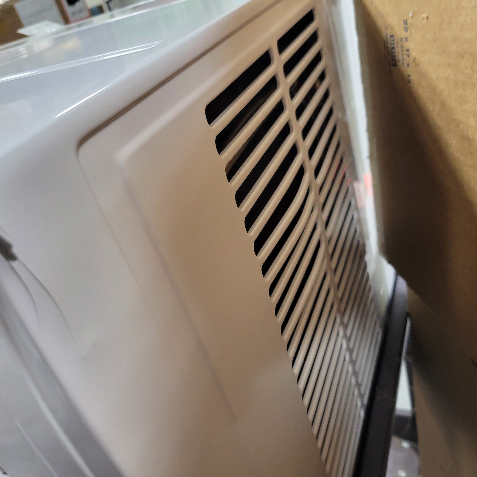 Frigidaire 23000 BTU Cool & 16000BTU Heat 230V Window Air Conditioner FHWE232WB2