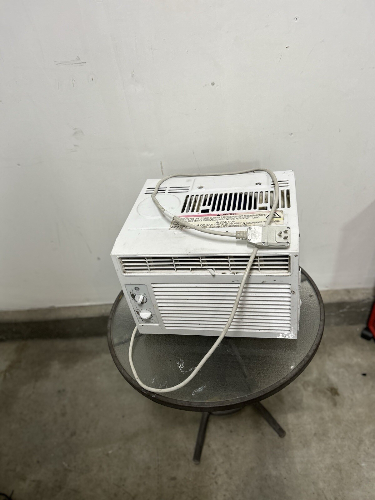 LG LT1216CER 11 800 BTU 115V Through-The-Wall Remote Control Air Conditioner