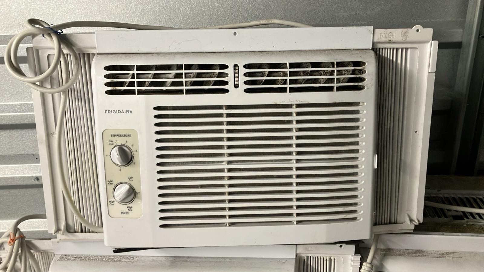 Frigidaire5,000 BTU115V Window Air Conditioner with Mechanical Controls in White