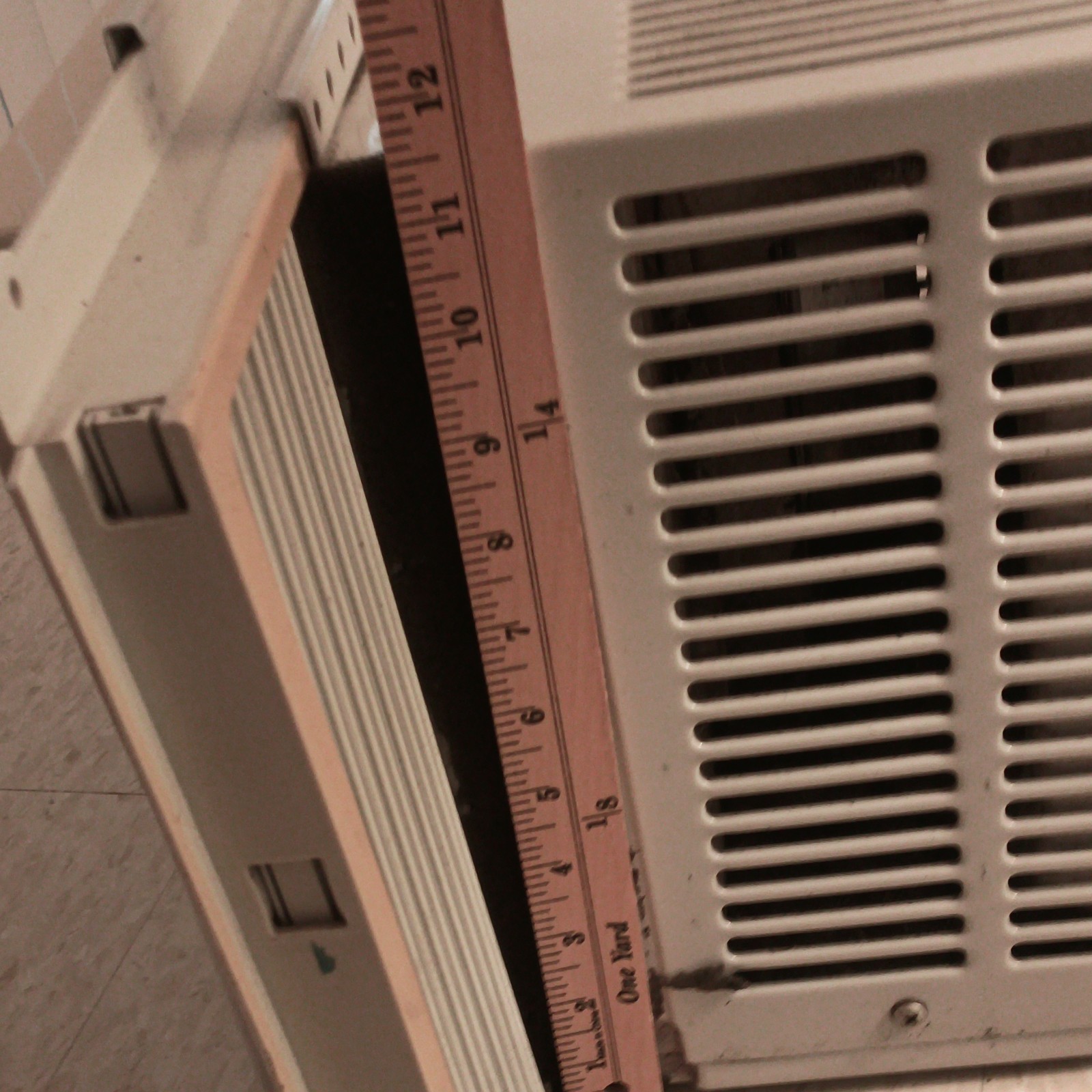 GE AET05LCW1 5050 BTU 115V Window AC White Mechanical Dial Fan Only 2-Speed