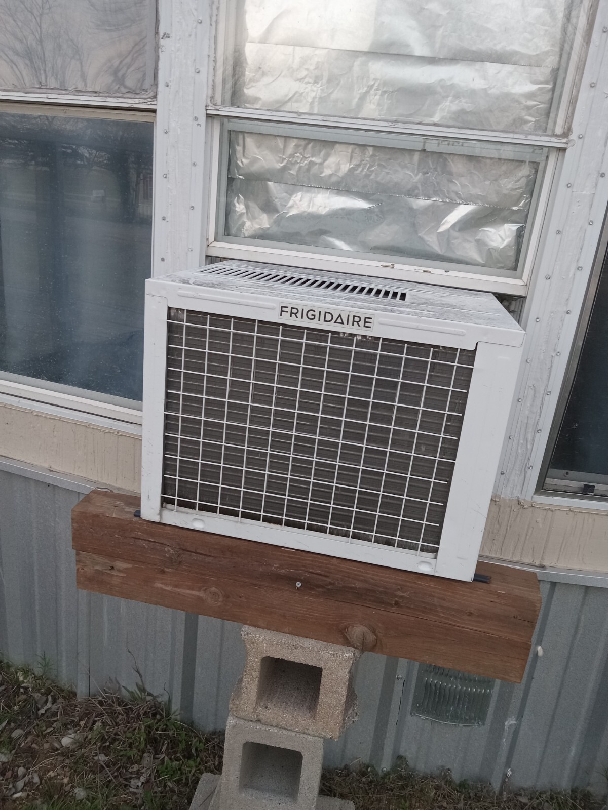 Frigidaire FFRE053WA 15,000 BTU 120V Window Air Conditioner