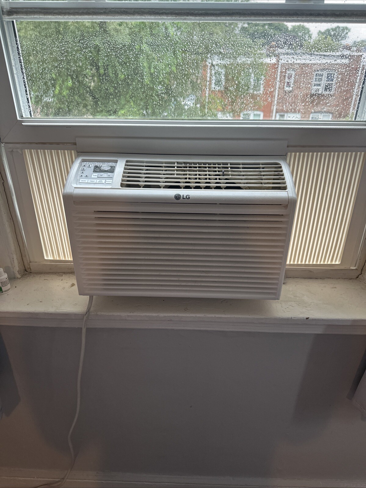 LG LW6017R 6000 BTU Remote Control Operated Window Air Conditioner Used Read
