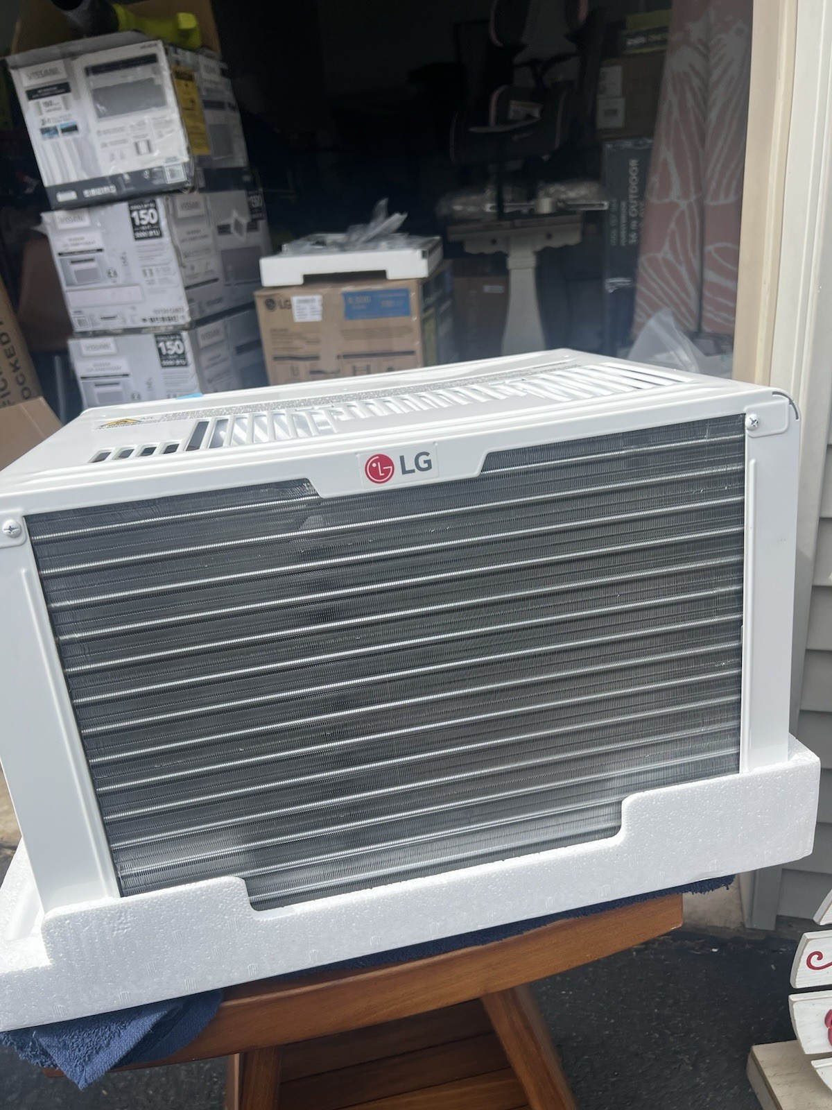 LG 8,000 BTU Window Air Conditioner White Wi-Fi Remote Control 350 sq ft