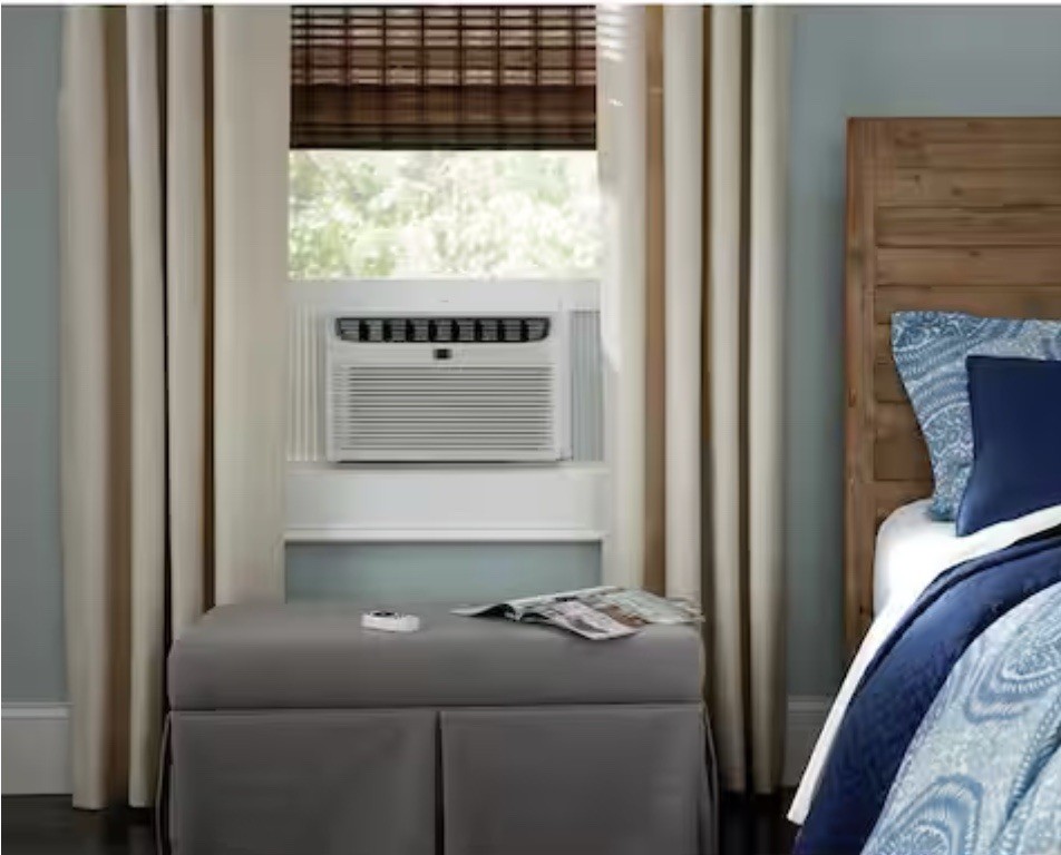 Frigidaire FFRE153WAE 15,100 BTU 115V Window-Mounted Air Conditioner (White)