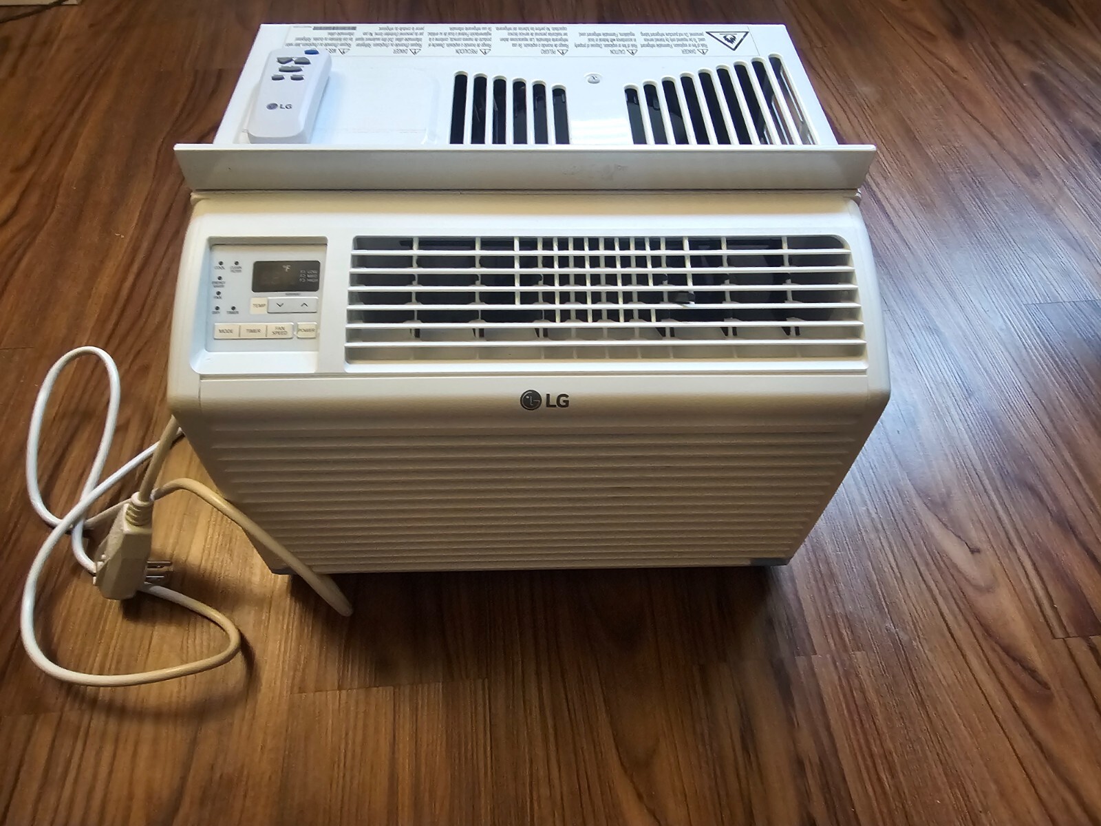 LG LW6017R 6000 BTU Remote Control Operated Window Air Conditioner Used