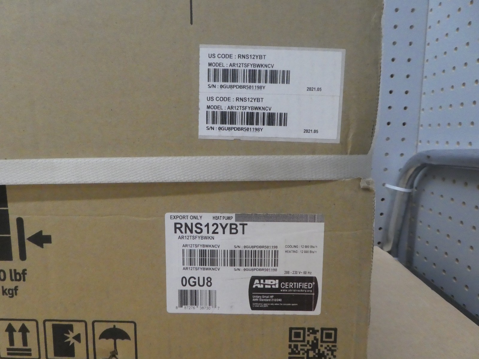 Samsung RNS12YBT 12,000 BTU/h Indoor Wall-Mounted Unit DAMAGED BOX