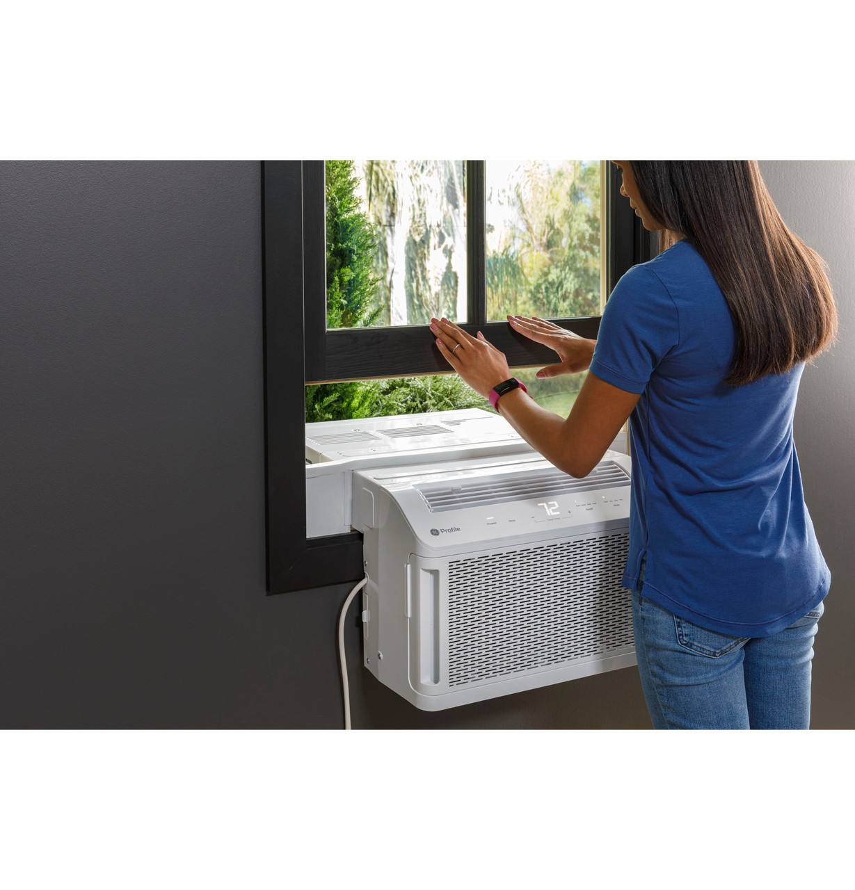 GE ClearView Window AC 6100 BTU Smart Ultra Quiet Cools 250 sq.ft – Refurbished