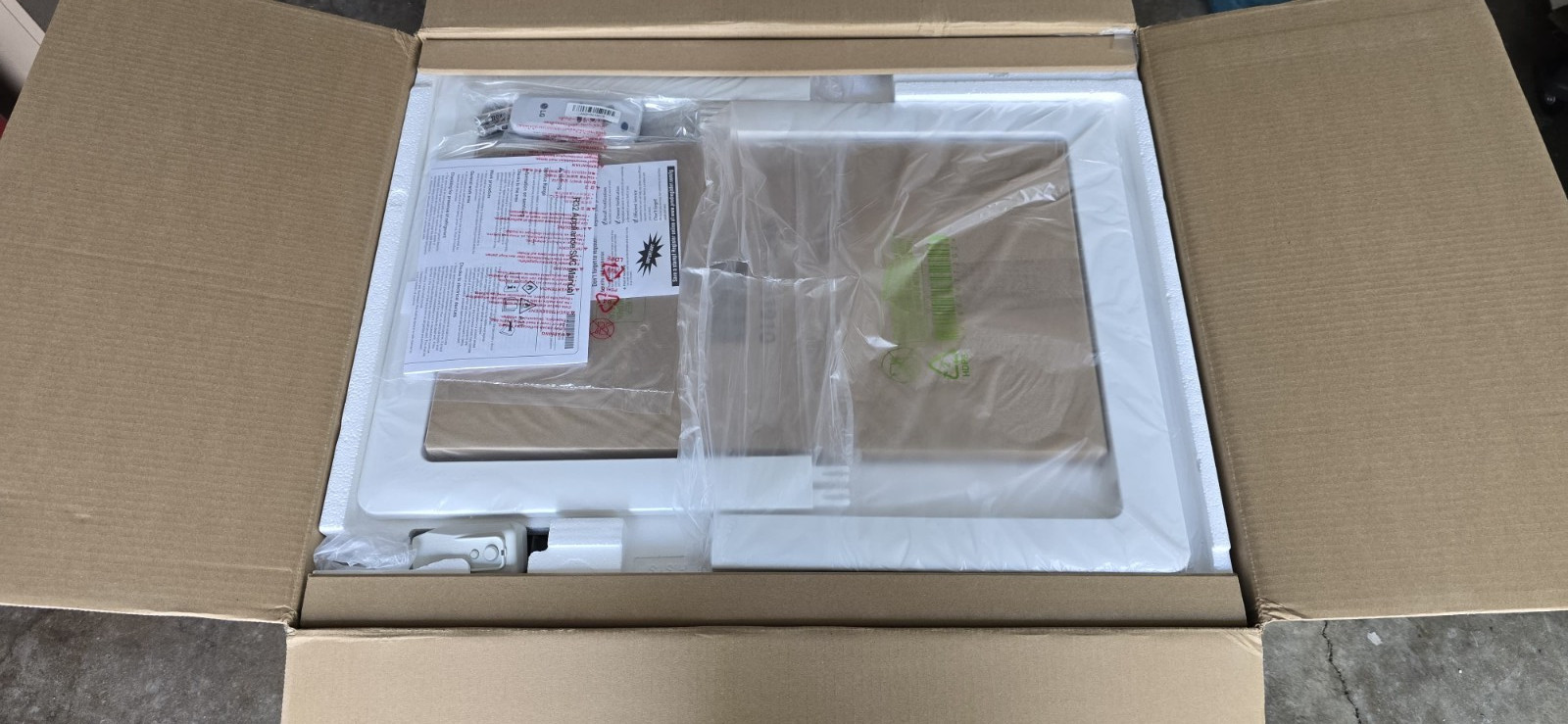 BRAND NEW | LG 10,000BTU Thru-the-Wall Air Conditioner w/Supplemental Heat 230V
